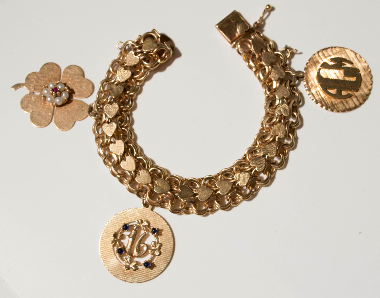 Would love vintage heart bracelet love Shanie!